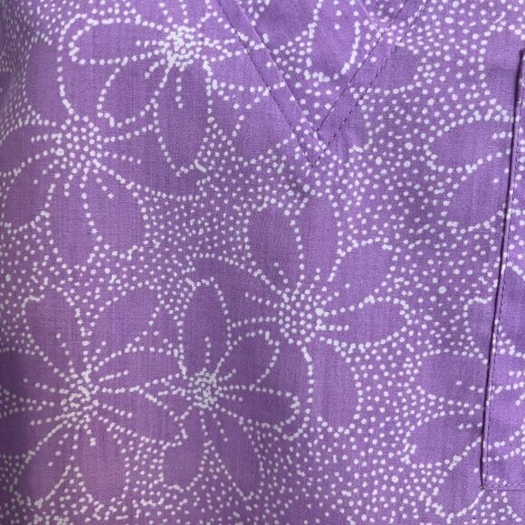 Samantha Mara Purple Floral Scrub Top Size Medium - Picture 5 of 6